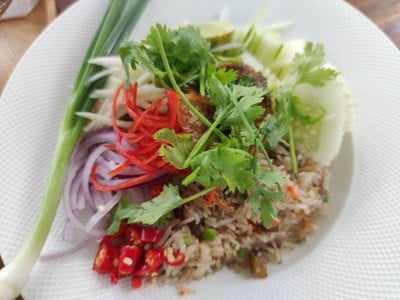 ข้าวผัดปลาสลิด