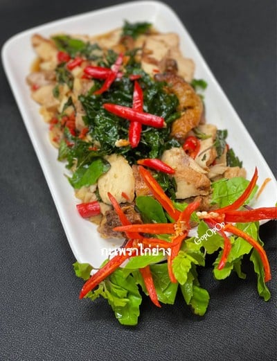 กะเพราไก่ย่าง