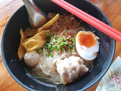 ก๋วยเตี๋ยวต้มยำไข่