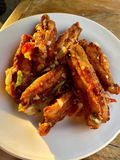 ปีกไก่คั่วพริกเกลือ