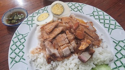 ข้าวหมูแดงหมูกรอบ
