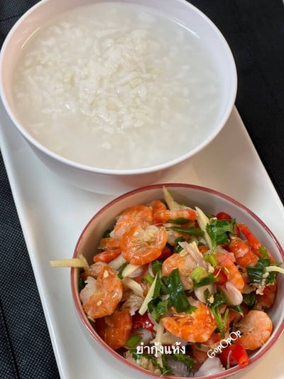 ยำกุ้งแห้ง