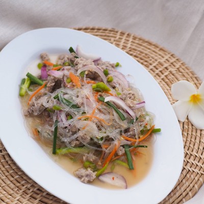 ยำวุ้นเส้นหมูสับ