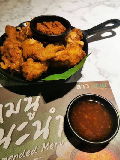 ไก่ทอดริมโขง