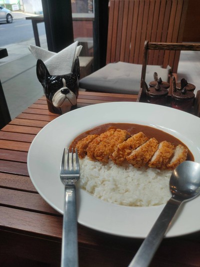 ข้าวแกงกะหรีหมูทอด