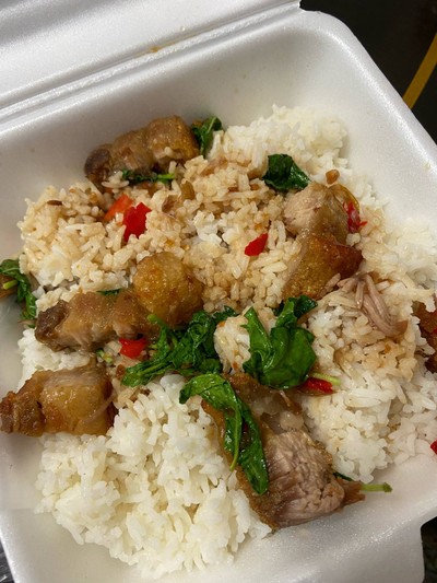 กะเพราหมูกรอบ