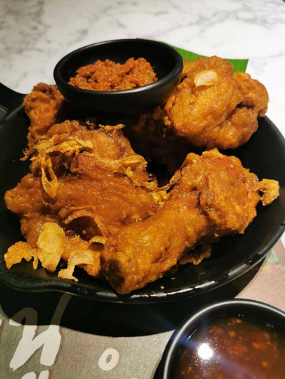 ไก่ทอดริมโขง