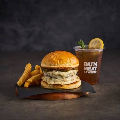 เมนูของร้าน Bun Meat and Cheese เดอะคอมมอนส์ ศาลาแดง