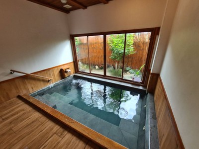 สระว่ายน้ำ/ชายหาด