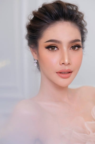 แต่งหน้าเจ้าสาว