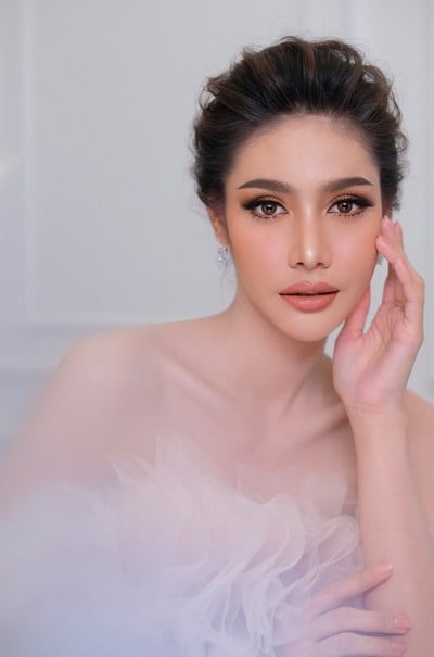 แต่งหน้าเจ้าสาว