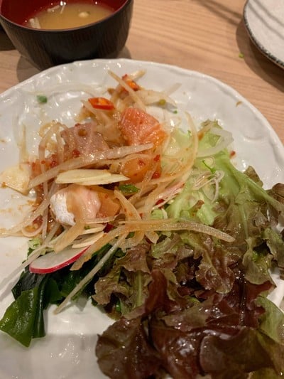 ยำแซลมอน