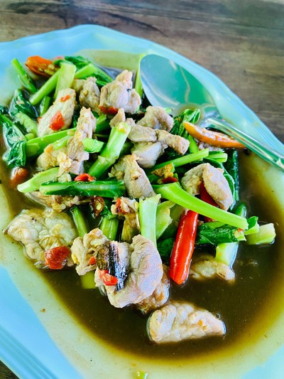 หมูผัดคะน้าน้ำมันหอย