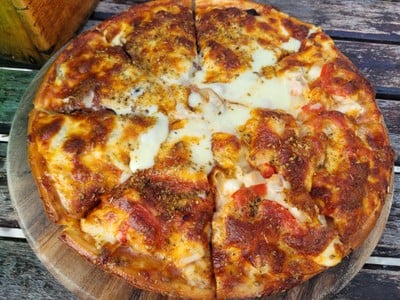 Pizza Seafood + Super Seahorse