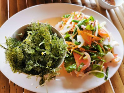 ยำสาหร่ายพวงองุ่น