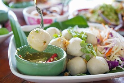 ลูกชิ้นนึ่ง น้ำจิ้มซีฟู้ดแซ่บปาก