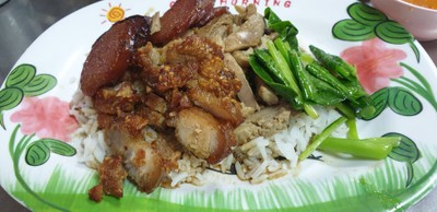 ข้าวเป็ดพะโล้ กุนเชียง หมูกรอบ