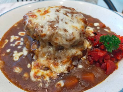 ข้าวหน้าแฮมเบิร์กหมูแกงกะหรี่อบชีส