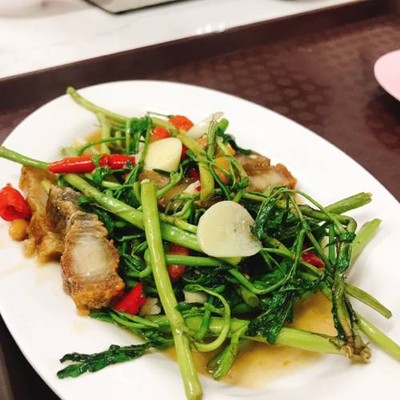 อาหาร หรือ เครื่องดื่ม