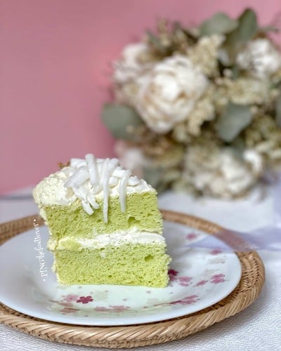 เค้ก chiffon รสใบเตยที่ทั้งฟูทั้งนุ่ม หอมใบเตย พร้อมเนื้อมะพร้าวอ่อน
