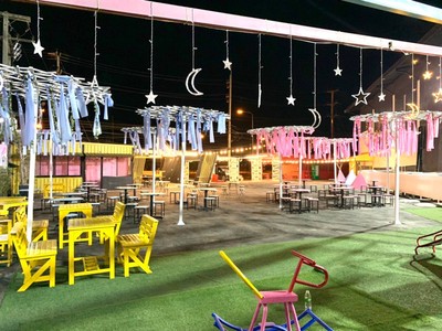 มีที่ให้เด็กๆเล่นด้วย