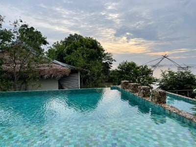 สระว่ายน้ำ/ชายหาด