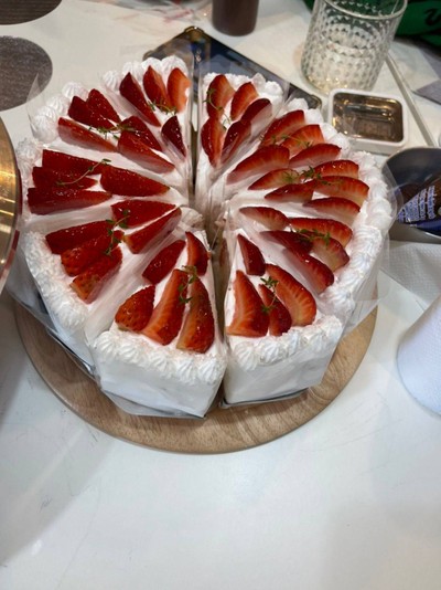 STRAWBERRY SHORT CAKE