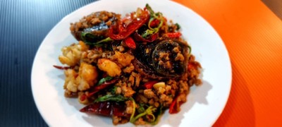 กระเพราหมูสับไข่เยี่ยวม้า