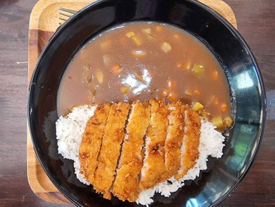 ข้าวแกงกะหรี่ไก่ทอด