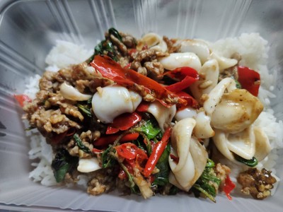 ผัดกะเพราหมูสับปลาหมึก