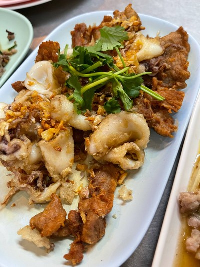 หมูหมึกทอดกระเท