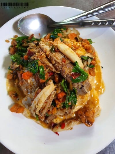ข้าวไข่ข้นกะเพราปูกั้งไข่ปู