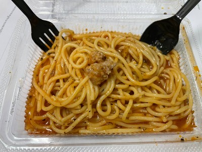 สั่งสปาเกตตี้หมูสับ ซอสมะเขือเทศ แต่กลับได้หมูสับ มา 1 ก้อน ซึ่งซื้อ 7-11 ได้เยอ