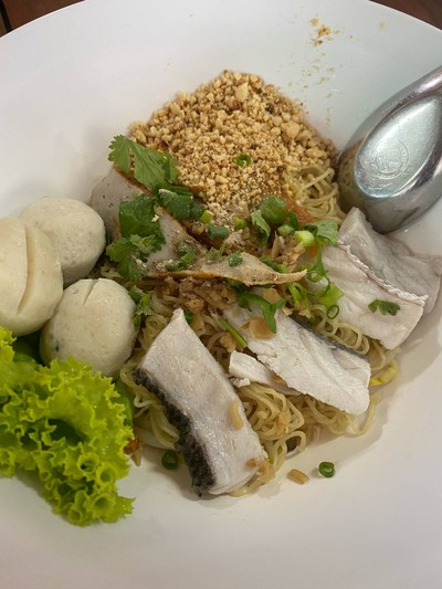 บะหมี่ต้มยำแห้งเครื่องปลา
