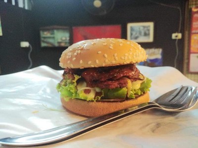 เบอร์เกอร์เนื้อ