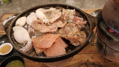 น้ำมันเยิ้ม ๆ