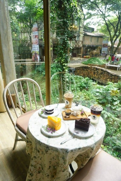 อาหาร หรือ เครื่องดื่ม