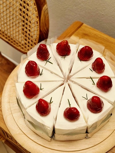 STRAWBERRY SHORT CAKE