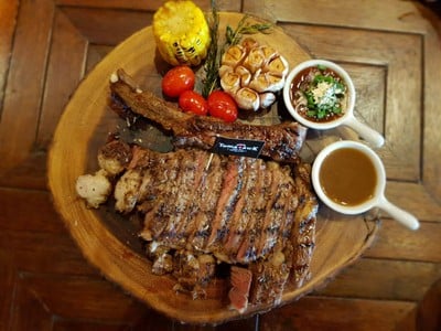 Tomahawk Giant Steak