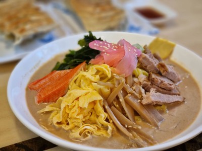 บะหมี่เย็นราดซอสงาบด