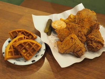Henryfry : fried chicken & housemade food. เจริญกรุง