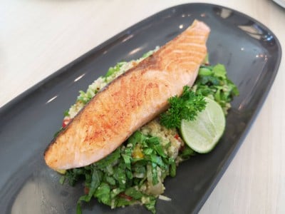 คูส คูส สลัดแซลมอนย่าง