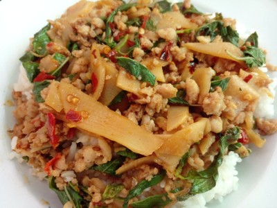 กะเพราหมูสับหน่อไม้ดอง ราดข้าว