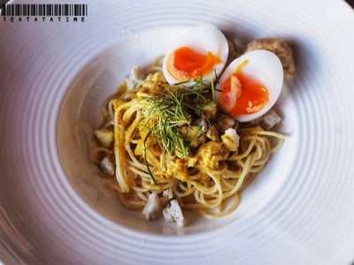สปาเก็ตตี้น้ำยาปูไข่ลาวา