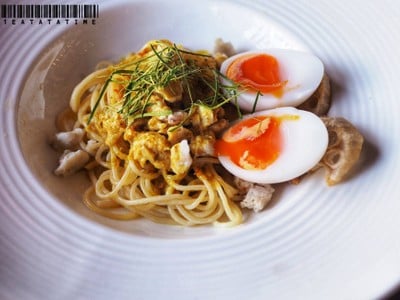 สปาเก็ตตี้น้ำยาปูไข่ลาวา