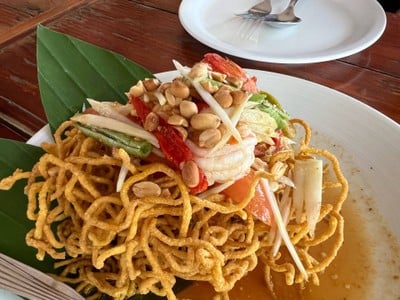 ส้มตำหมี่กรอบ !!