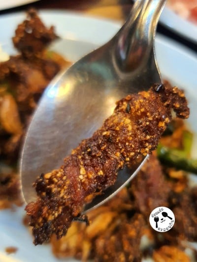 เนื้อคลุกฝุ่น