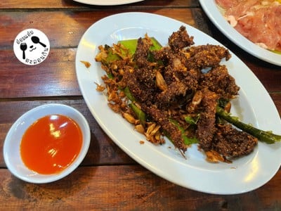 เนื้อคลุกฝุ่น