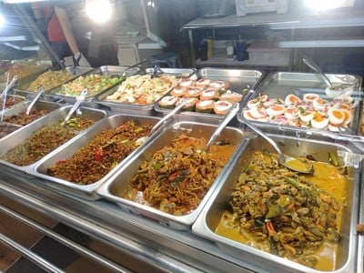 บรรยากาศ ข้าวแกงแม่ล้วน