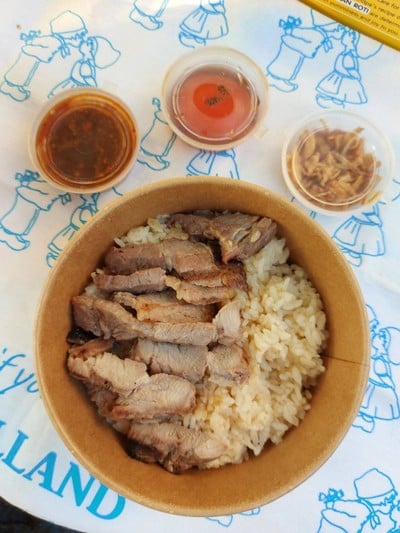 ข้าวหน้าสเต็กหมูย่าง